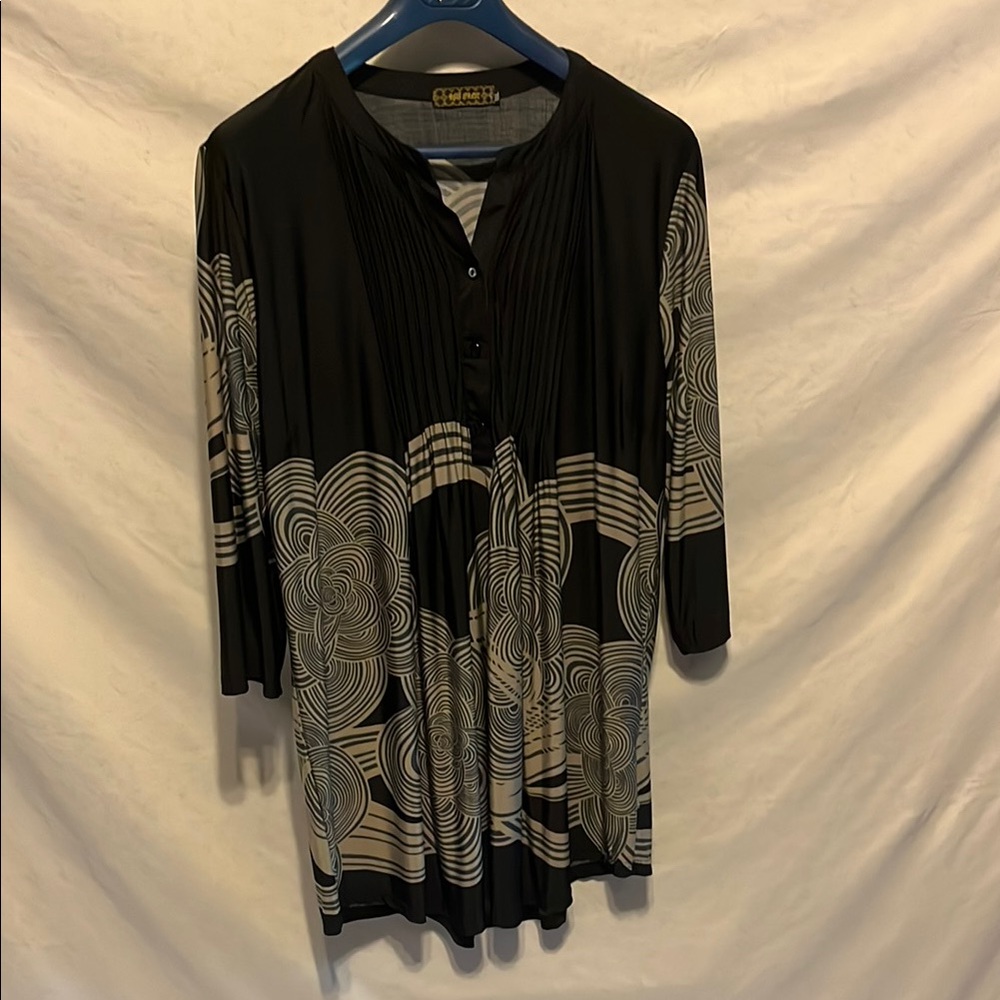 Black and Gray Women's Tunic Top